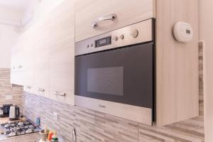 O bucătărie sau chicinetă la Easy Host Apt Casa Numitore