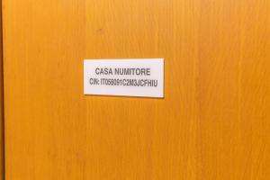 Un certificat, premiu, logo sau alt document afișat la Easy Host Apt Casa Numitore