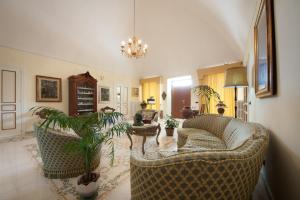 A seating area at Agriturismo Villantica