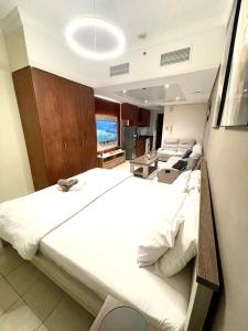 מיטה או מיטות בחדר ב-Ultimate luxury Apt in JLT