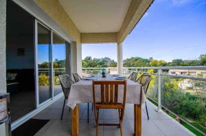 Casamea - Vue mer, Terrasse, Clim, Proche Plage的阳台或露台