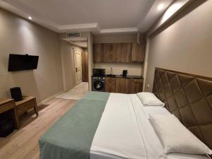 Postel nebo postele na pokoji v ubytování Boutique Hotel Mimino