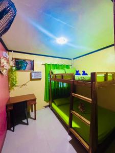 Postel nebo postele na pokoji v ubytování Siargao Zita's Garden Inn