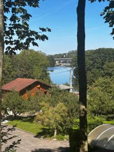 a view of a lake and a house at T2 au rez de chaussée dans propriété privée, au bord de l'eau à 15 minutes de Nancy in Toul