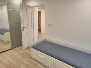 Postel nebo postele na pokoji v ubytování Byt 3 1, Zlín, Obeciny