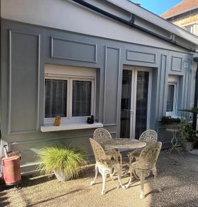 Το κτήριο όπου στεγάζεται  το bed & breakfast