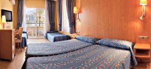 A bed or beds in a room at Hotel La Cala Finestrat