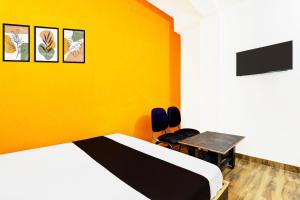 TV a/nebo společenská místnost v ubytování Hotel O YAS DEV + 37 fotografií