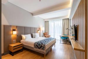 Кровать или кровати в номере Sadu Hotel Almaty, a member of Radisson Individuals