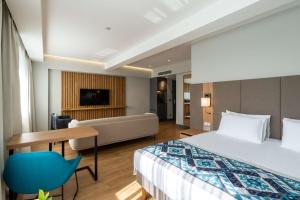 Кровать или кровати в номере Sadu Hotel Almaty, a member of Radisson Individuals
