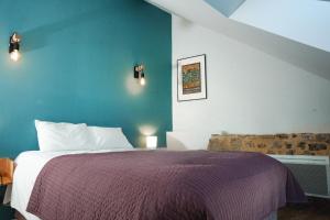 Postel nebo postele na pokoji v ubytování Coeur de village, maison pour 8 avec piscine + 29 fotografií