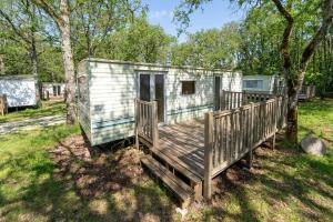 CAMPING LES PAILLOTES外面的花园
