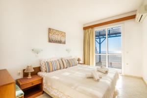 Кровать или кровати в номере Lefkos Apartments
