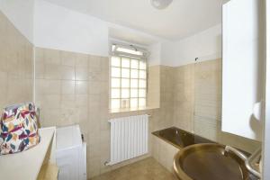 Photo de la galerie de l'établissement Maison familiale accueillante à Aspres-sur-Buëch avec balcon, à Aspres-sur-Buëch