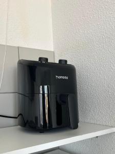 Příslušenství pro přípravu čaje a kávy v ubytování Cozy studio near tram - center