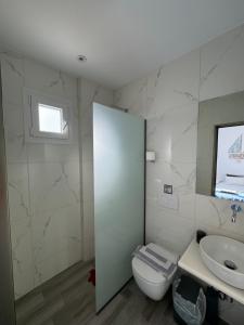 Ein Badezimmer in der Unterkunft Madaky Hotel