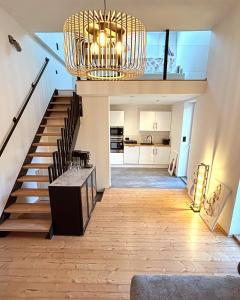 Kuchyň nebo kuchyňský kout v ubytování Bright and Modern Loft Retreat
