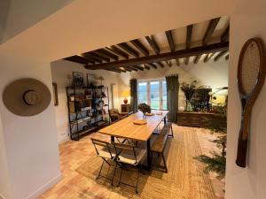 TV a/nebo společenská místnost v ubytování Maison de campagne - St Céneri - Alpes Mancelles
