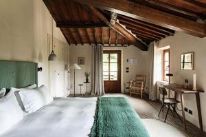 Voodi või voodid majutusasutuse Pieve Aldina Relais & Châteaux toas