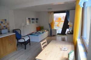 a small room with a bed and a table in it at Ferienwohnungen Treiber in Eggenstein-Leopoldshafen - Nähe KIT Campus Nord und Karlsruhe in Eggenstein-Leopoldshafen