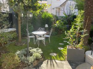 Ein Garten an der Unterkunft Villa Louisa