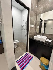 a bathroom with a sink and a toilet and a mirror at Livi Guest House in Sekupang +65 photos