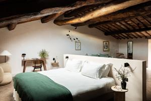 Voodi või voodid majutusasutuse Pieve Aldina Relais & Châteaux toas