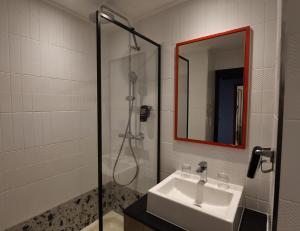 Ibis Styles Abidjan Plateau的一间浴室