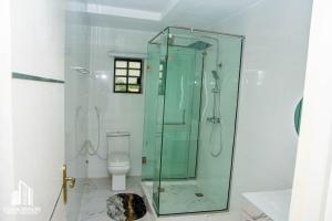 Bany a Udokanson Hotel And Suites