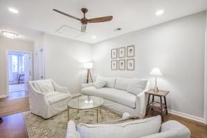 Un lugar para sentarse en The Bogard House 2BD and Free Parking