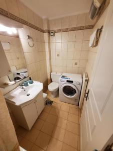 A bathroom at Sior Dionysios Apartments