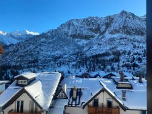 En generel udsigt til bjerge eller udsigt til bjerge taget fra lejlighedshotellet