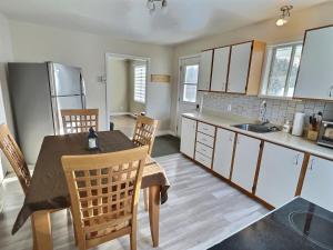 Η κουζίνα ή μικρή κουζίνα στο Appartement 2 chambres avec balcon