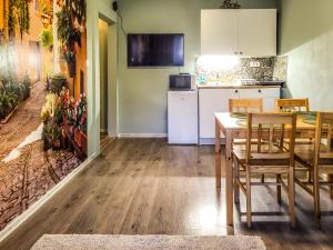 Kuchyňa alebo kuchynka v ubytovaní Mi Casa Vendégház - Apartments