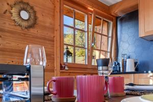 Fotografija u galeriji objekta Chalet apartment with balcony and Alpine view u gradu Ollon