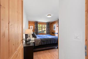 Krevet ili kreveti u jedinici u okviru objekta Chalet apartment with balcony and Alpine view