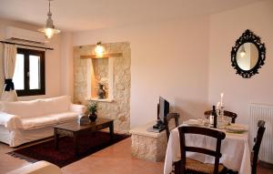 Posteľ alebo postele v izbe v ubytovaní Olive Coast Suites