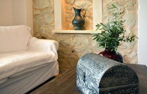 Posedenie v ubytovaní Olive Coast Suites