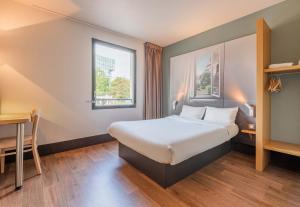 Postel nebo postele na pokoji v ubytování B&B HOTEL Mulhouse Centre + 34 fotografií