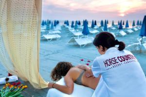 入住Hotel surrounded by greenery with swimming pool in Arborea just 600 meters from the sea的客人