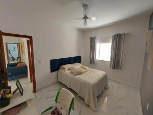 a bedroom with a bed and a window at Cantinho do sossego in Ilhéus +10 photos