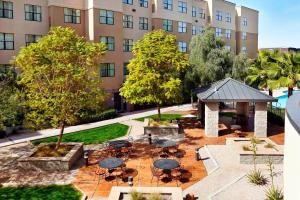 Zahrada ubytování Courtyard Phoenix North / Happy Valley