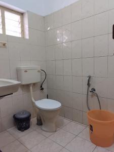 The Hostel Stories, Varkala - Helipad Road的一间浴室