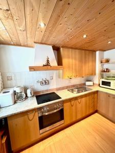 Kuchyň nebo kuchyňský kout v ubytování Gästehaus Marchler