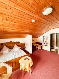 Postel nebo postele na pokoji v ubytování Gästehaus Marchler + 17 fotografií