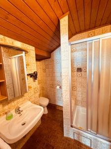 Koupelna v ubytování Gästehaus Marchler