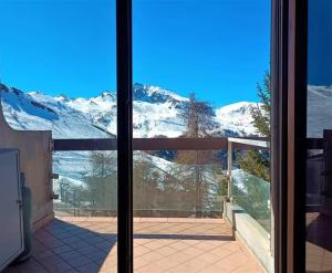 a view of the mountains from the balcony of a house at Bilocale I cervi a pochi passi dalle piste con vista Mondolè in Prato Nevoso