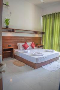 Postel nebo postele na pokoji v ubytování Caliza Unawatuna by Sea Cloud + 15 fotografií