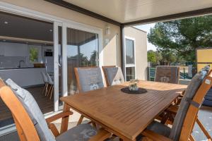 Patio nebo venkovní prostory v ubytování Mobile home Kastanjola