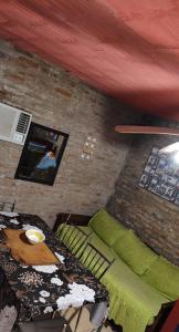 Televiisor ja/või meelelahutuskeskus majutusasutuses Casa En Cura Brochero Para Una Familia De 5/6 Pers. Todas las comodidades